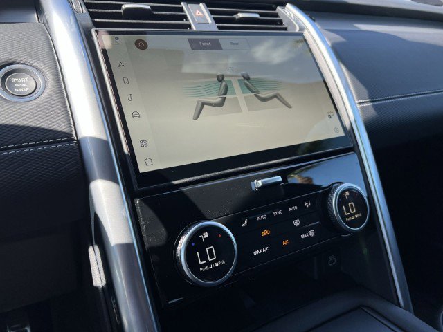 New 2025 Land Rover Discovery Dynamic SE image 29