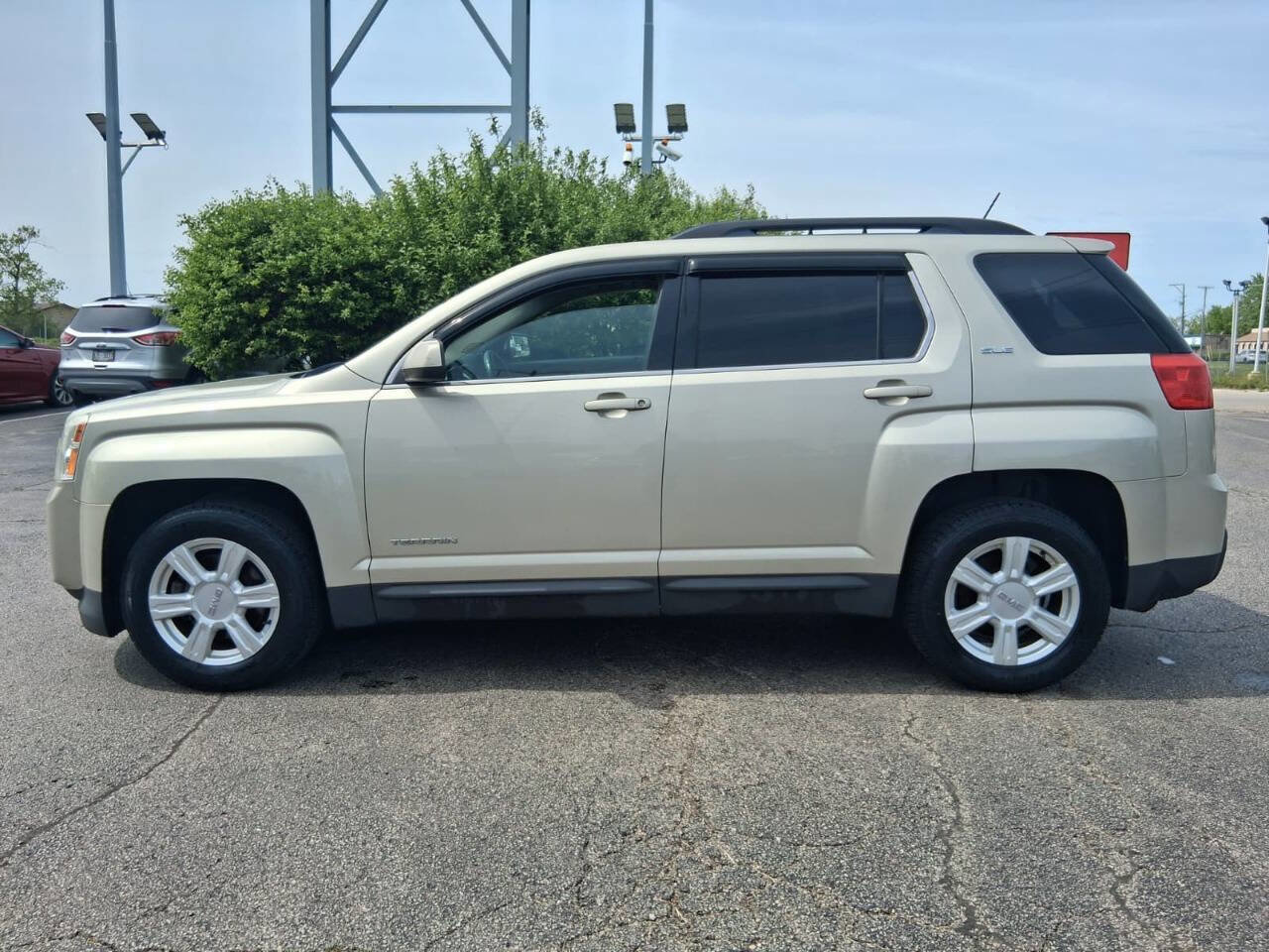 Used 2014 GMC Terrain SLE w/ Safety Package FWD image 4