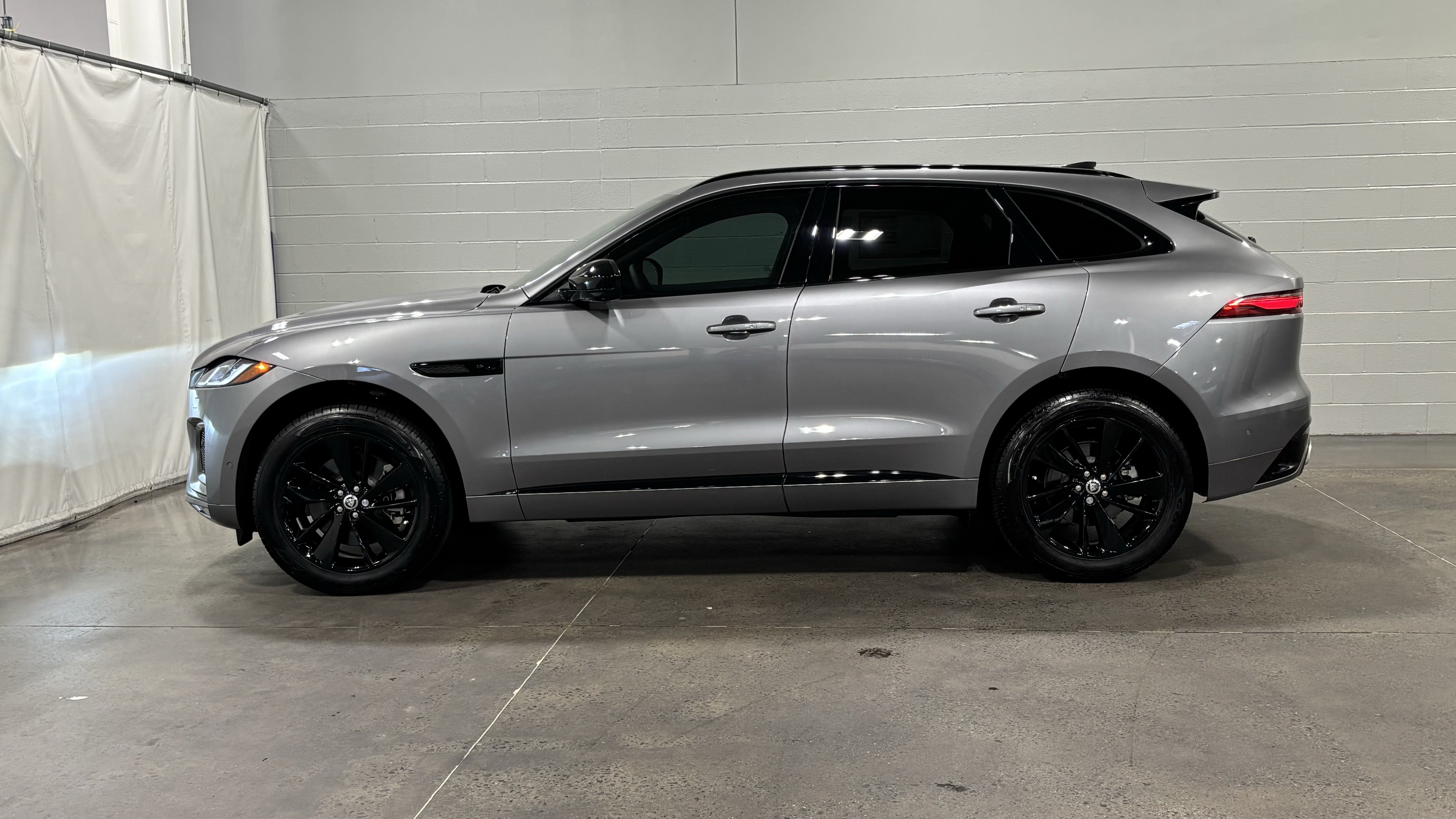 New 2026 Jaguar F-PACE R-Dynamic S AWD/4WD image 7