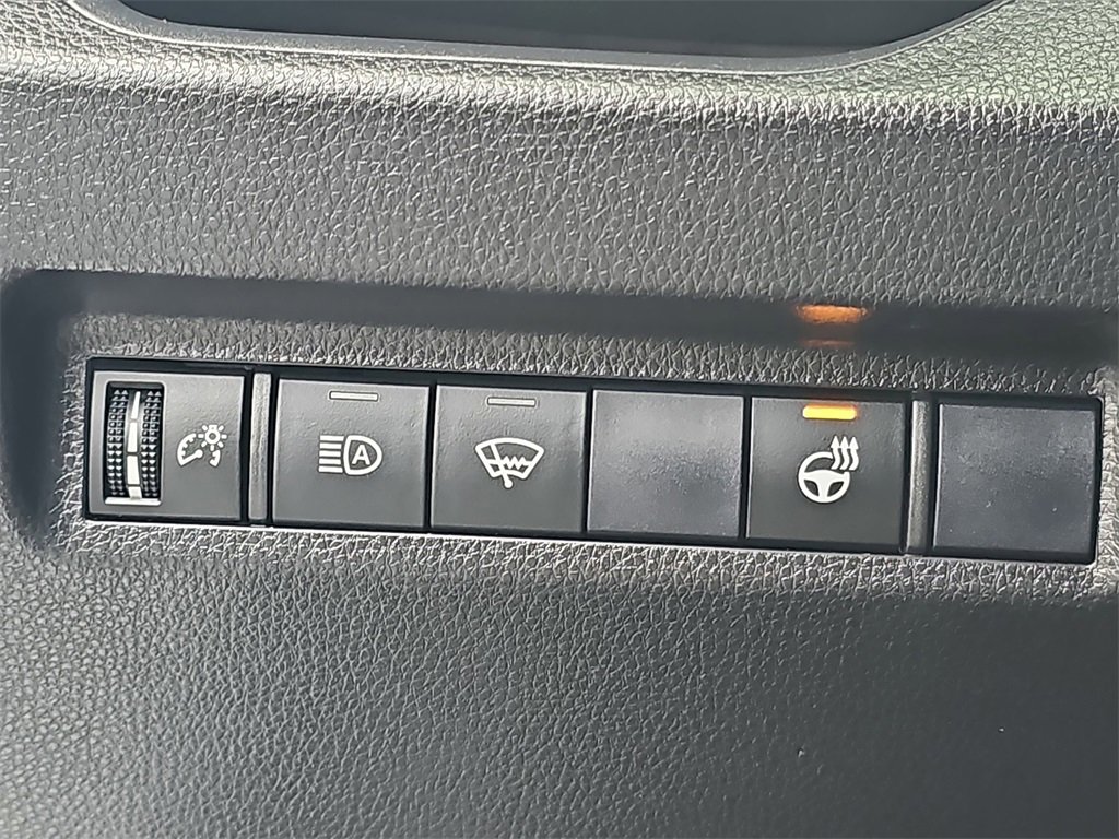 Used 2020 Toyota RAV4 XLE image 30