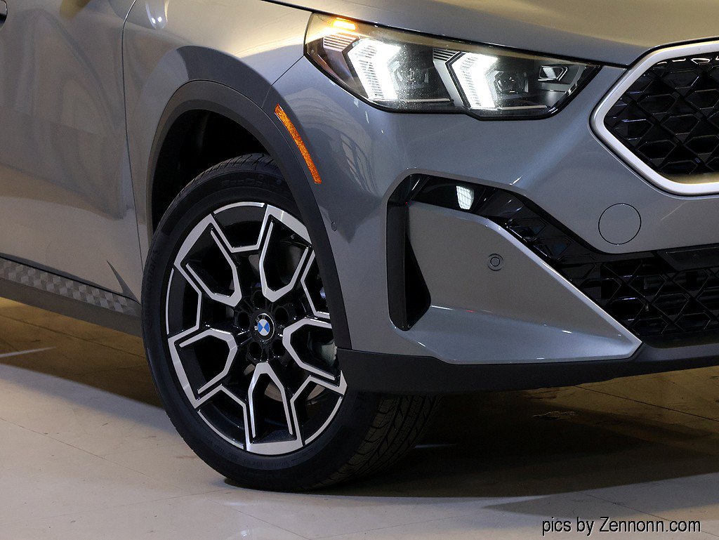New 2026 BMW X2 xDrive28i w/ Technology Package AWD/4WD image 3