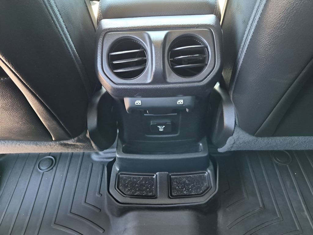 Used 2020 Jeep Wrangler Unlimited Sahara AWD/4WD image 22