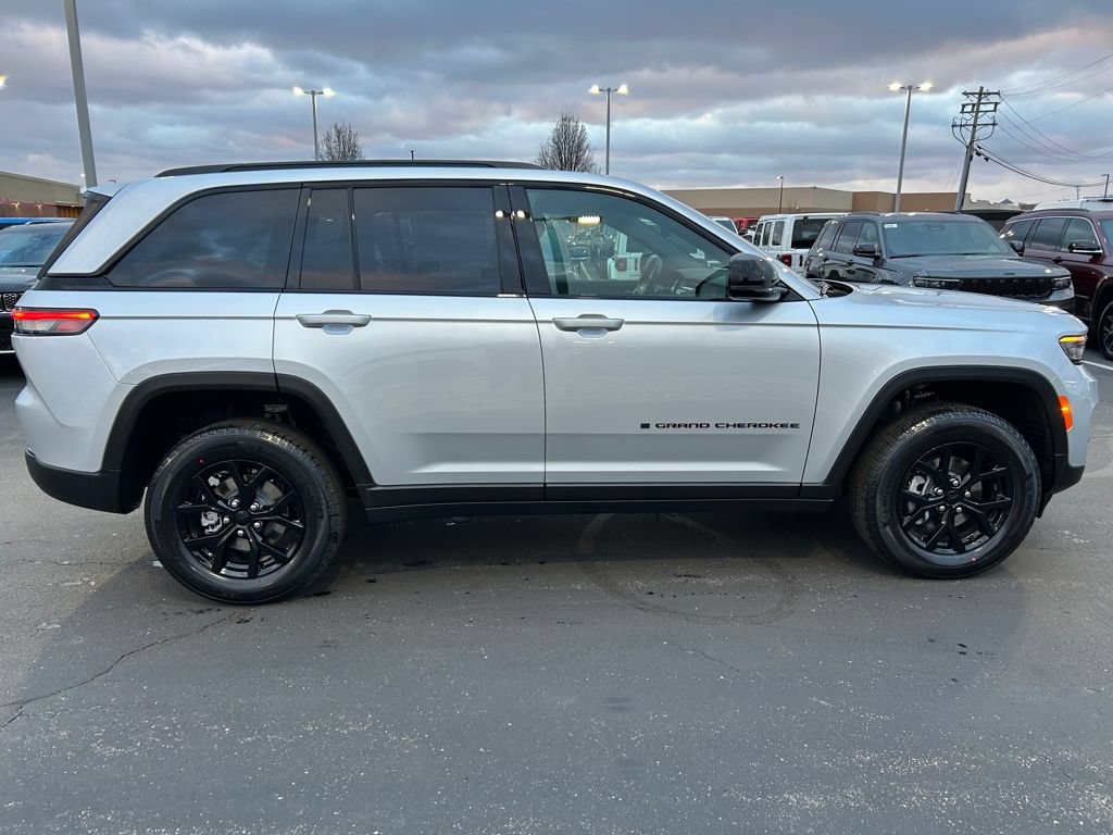 New 2025 Jeep Grand Cherokee 4WD image 8