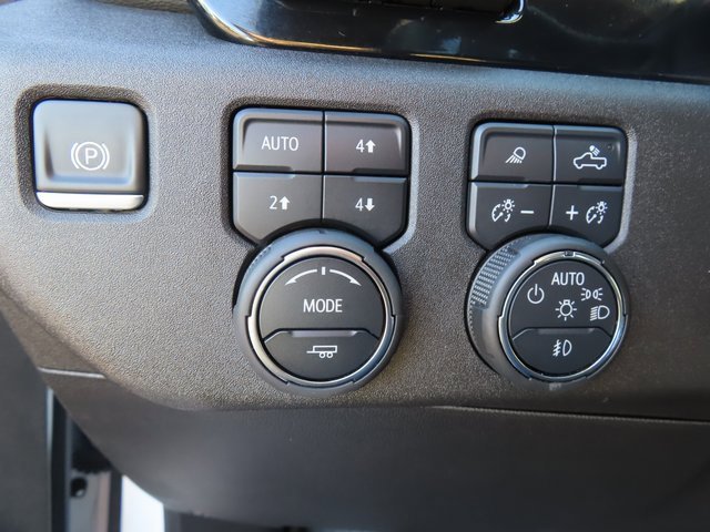 Certified 2025 Chevrolet Silverado 1500 High Country w/ Technology Package image 38