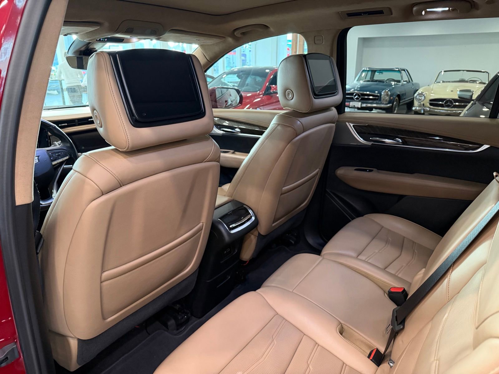 Used 2020 Cadillac XT6 Sport w/ Platinum Package AWD/4WD image 9
