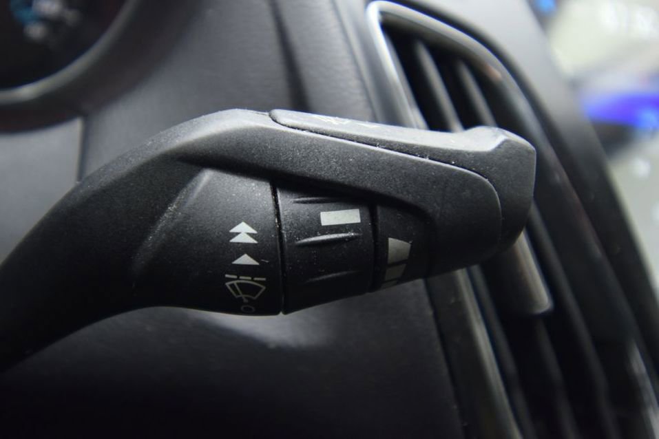 Used 2012 Ford Focus SE w/ SE Winter Pkg image 30