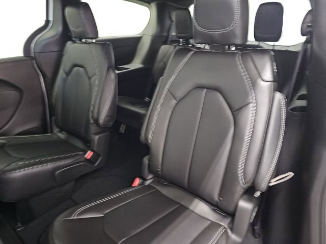 New 2026 Chrysler Pacifica Select AWD/4WD image 21