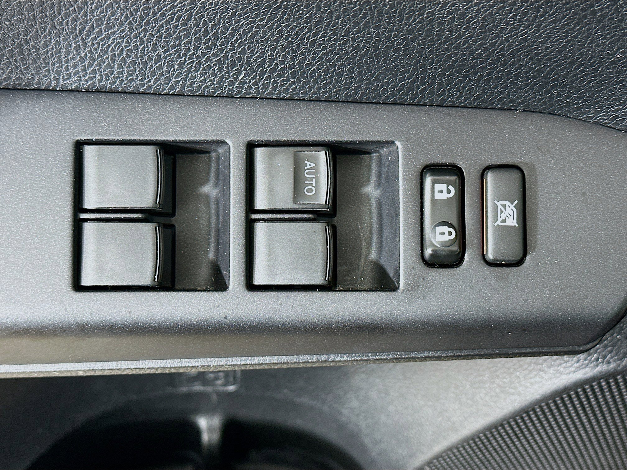 Used 2016 Toyota RAV4 XLE w/ Protection Package AWD/4WD image 15