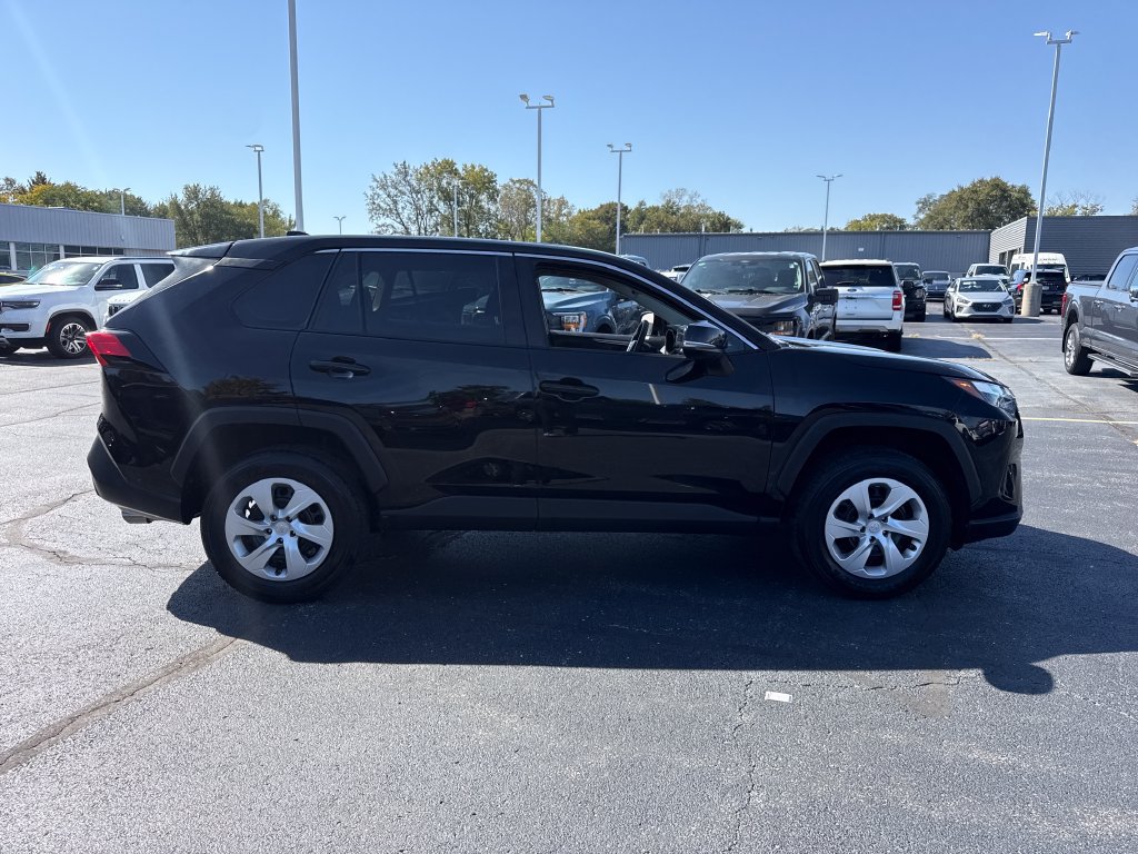Used 2025 Toyota RAV4 LE AWD/4WD image 5