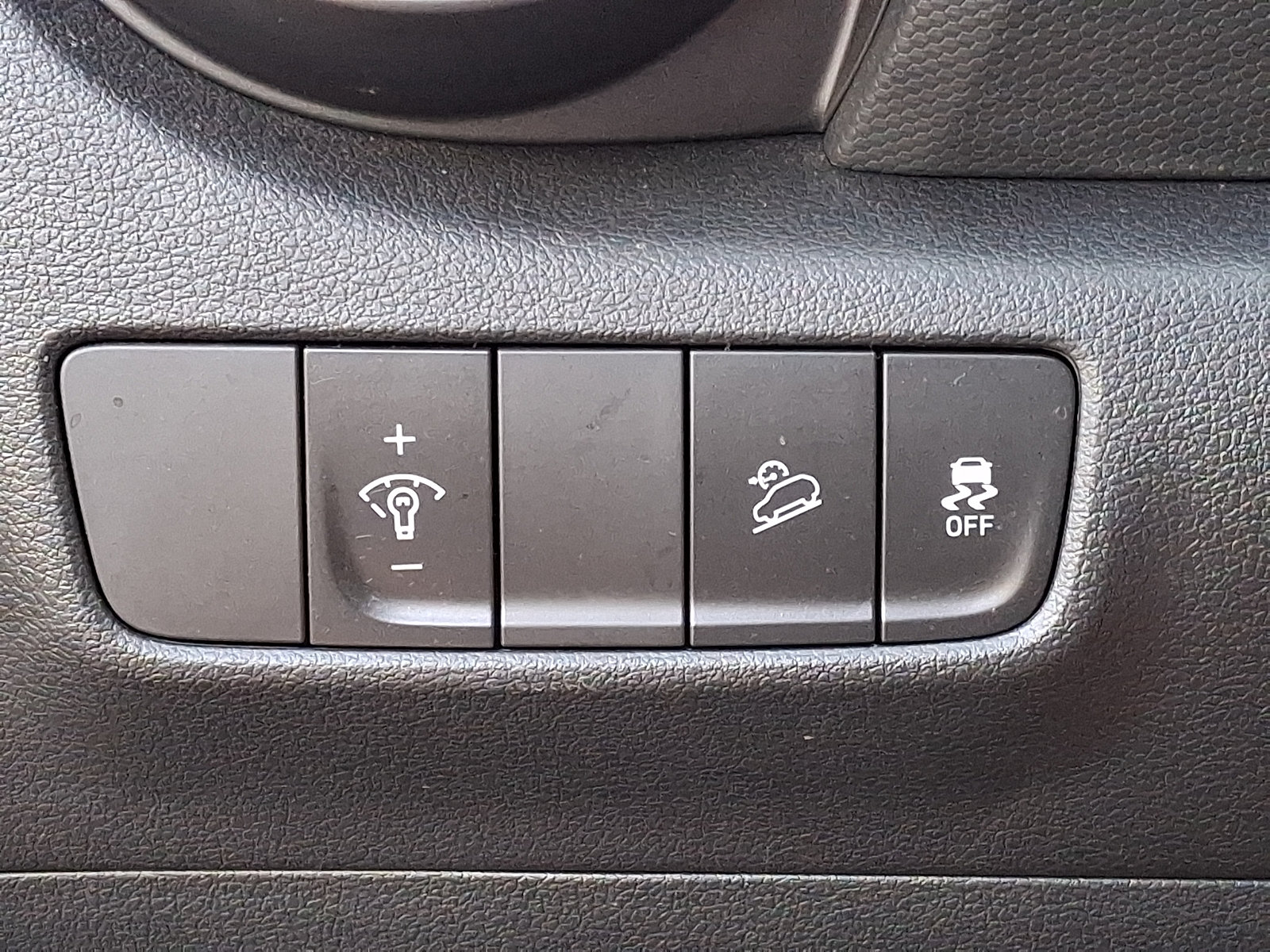 Certified 2023 Hyundai Kona SEL AWD/4WD image 28