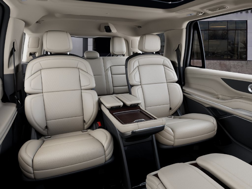 New 2027 Lincoln Navigator Reserve w/ Jet Appearance Package AWD/4WD image 11