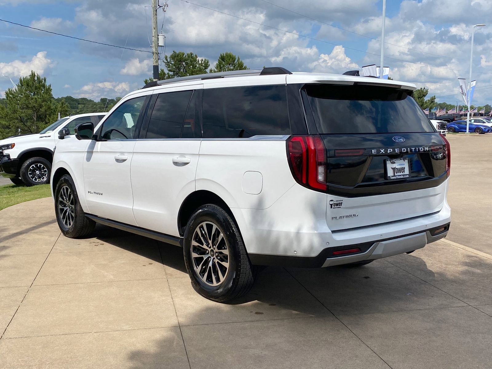 Used 2025 Ford Expedition Platinum AWD/4WD image 4