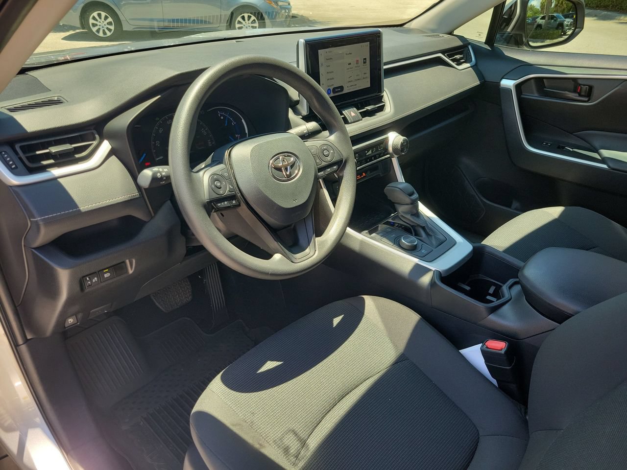 Used 2024 Toyota RAV4 LE AWD/4WD image 18