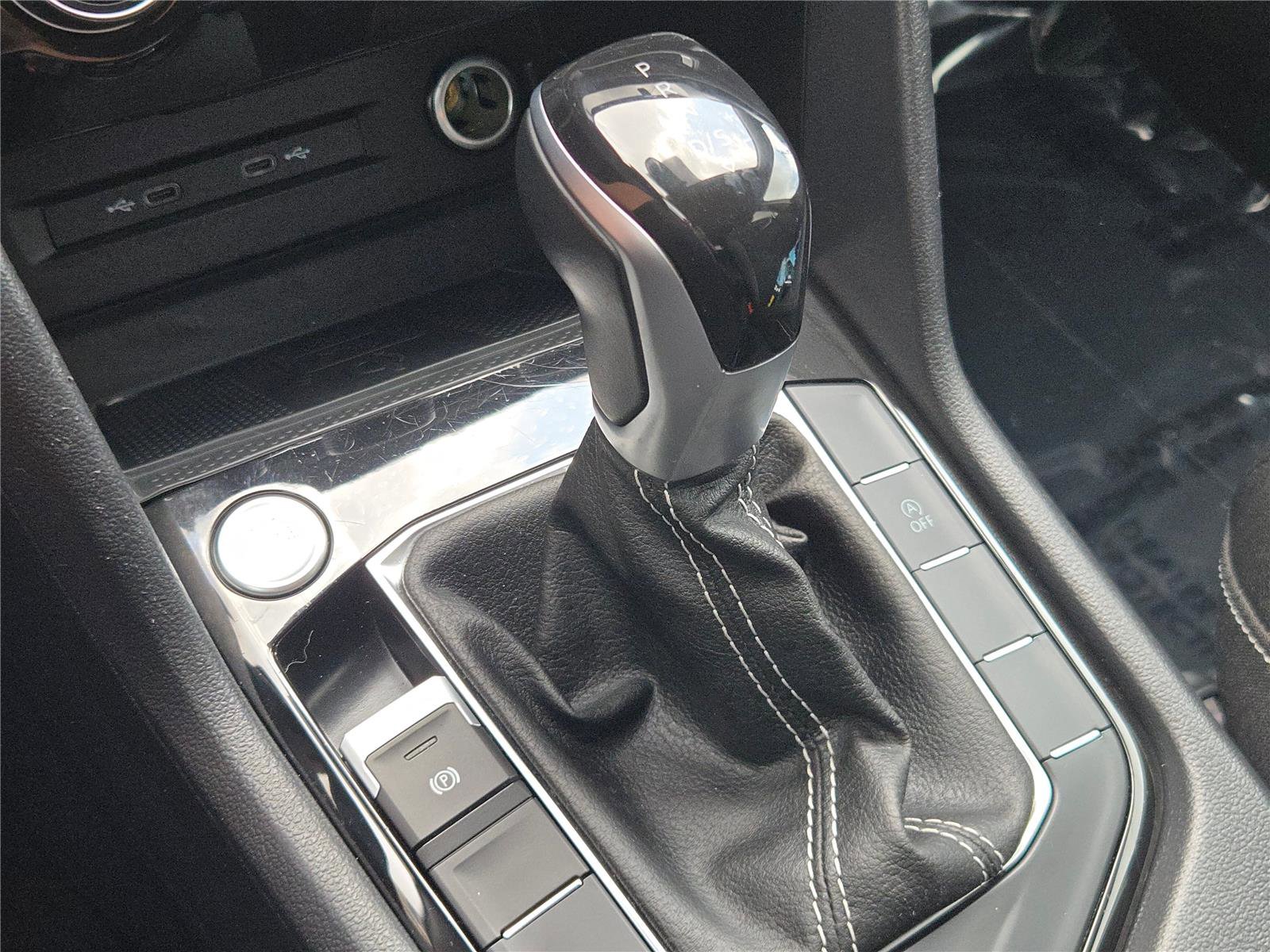 Used 2024 Volkswagen Taos SE FWD image 22