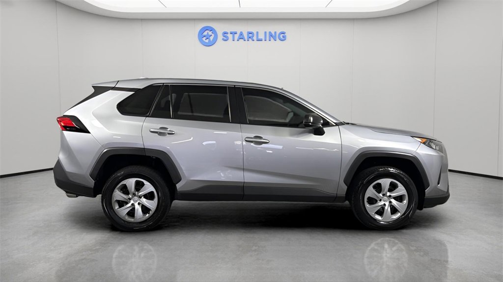 Used 2022 Toyota RAV4 LE image 11