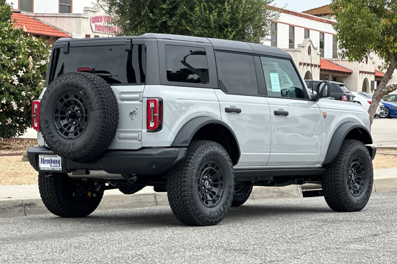 New 2026 Ford Bronco Badlands w/ Sasquatch Package AWD/4WD image 4