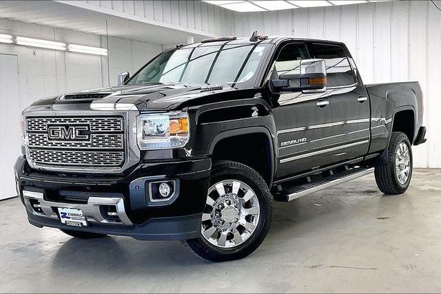 Used 2018 GMC Sierra 2500 Denali w/ Duramax Plus Package AWD/4WD image 2