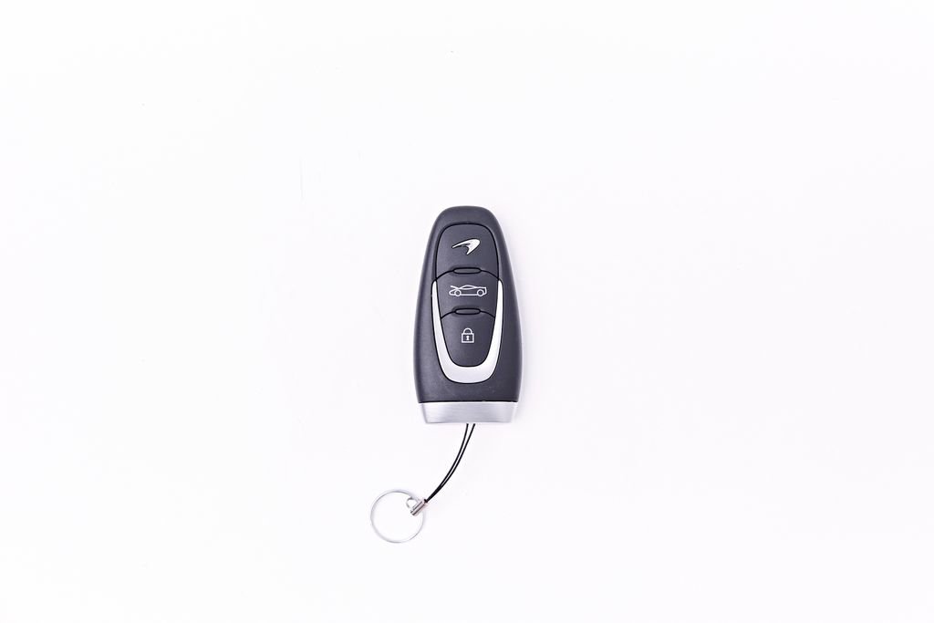Used 2026 McLaren Artura RWD image 92