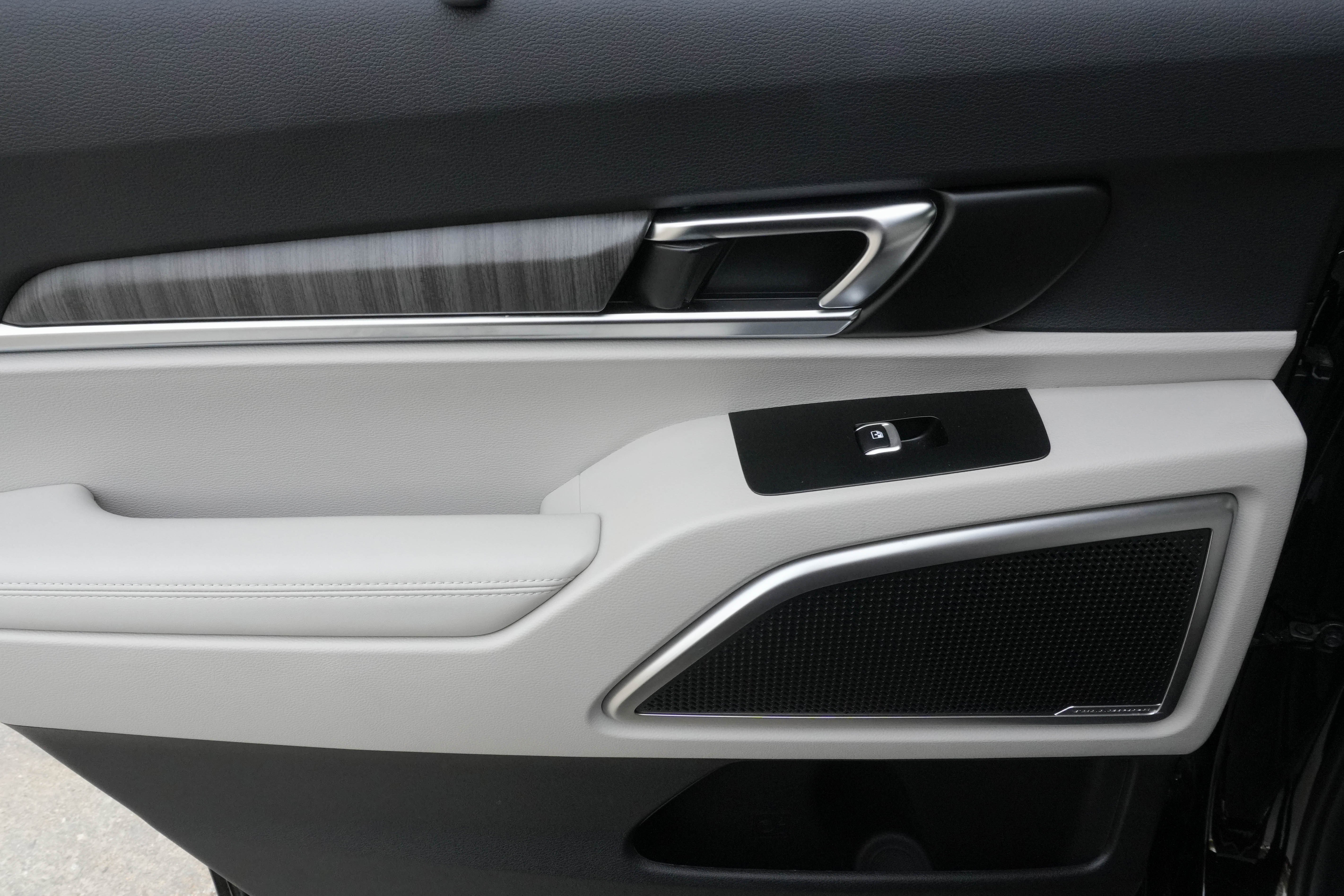 Used 2025 Kia Telluride EX w/ EX Captain's Chair Package image 32