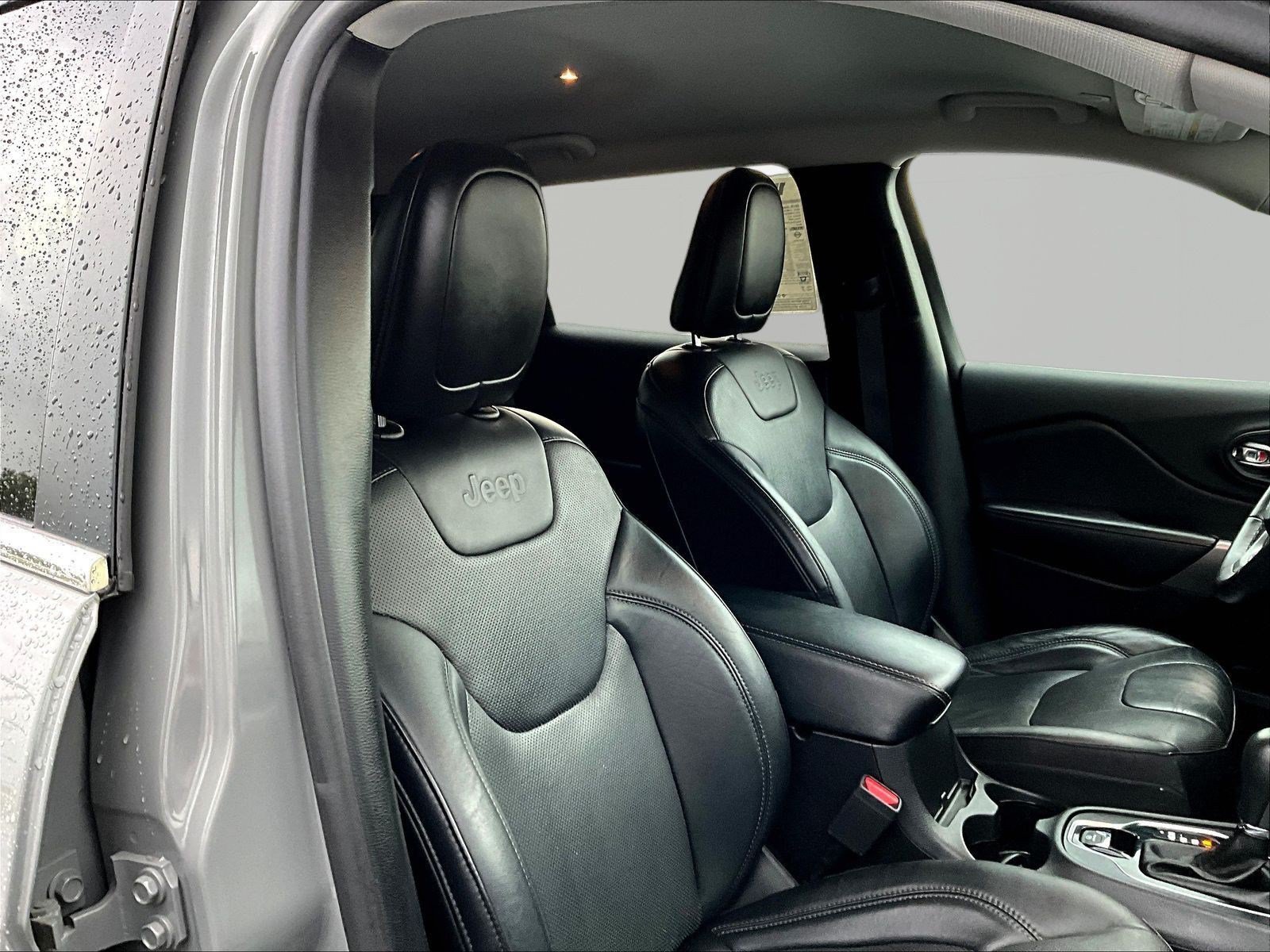 Used 2019 Jeep Cherokee Limited AWD/4WD image 29