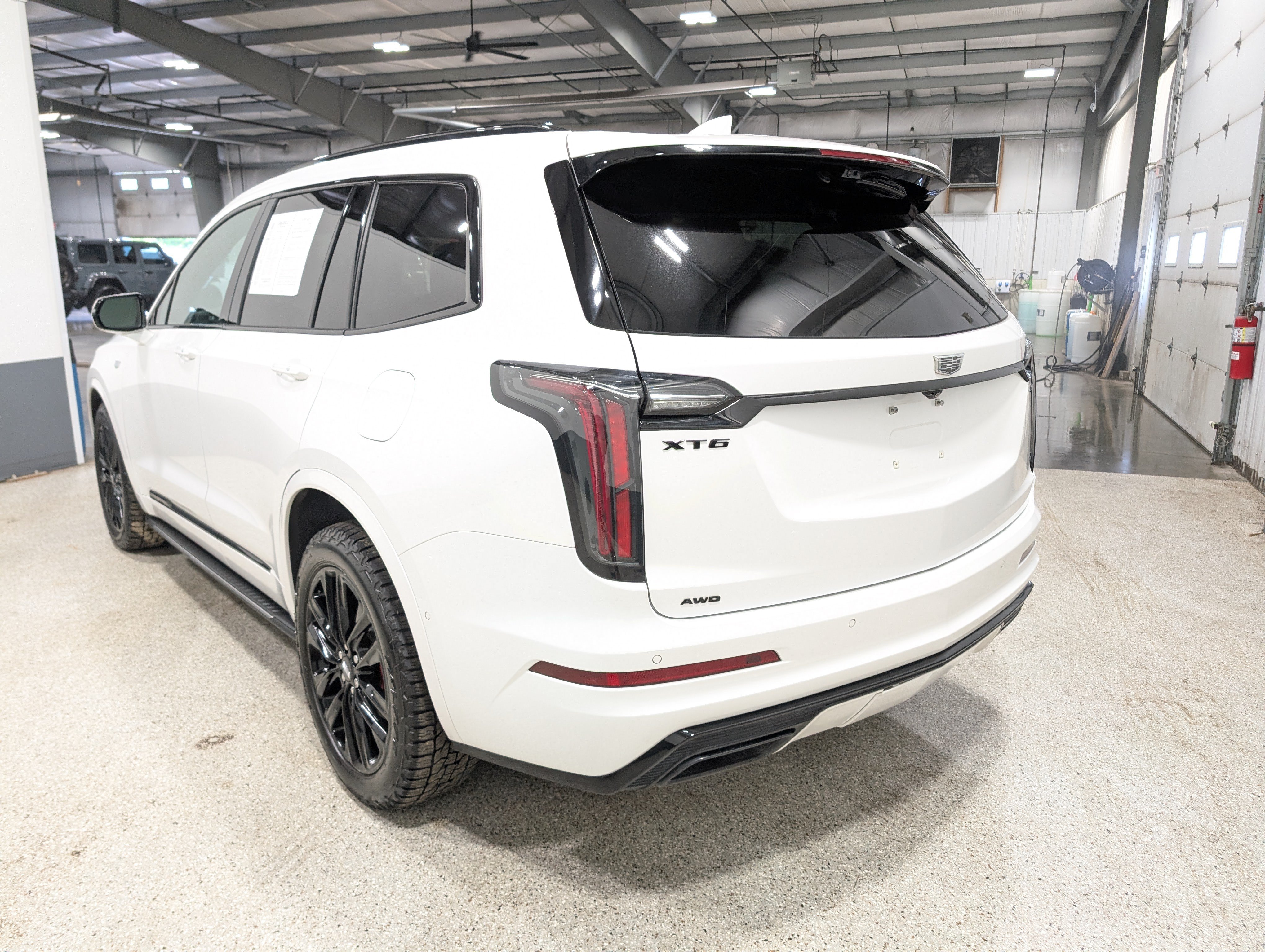 Used 2024 Cadillac XT6 Sport w/ LPO, ONYX Package AWD/4WD image 5