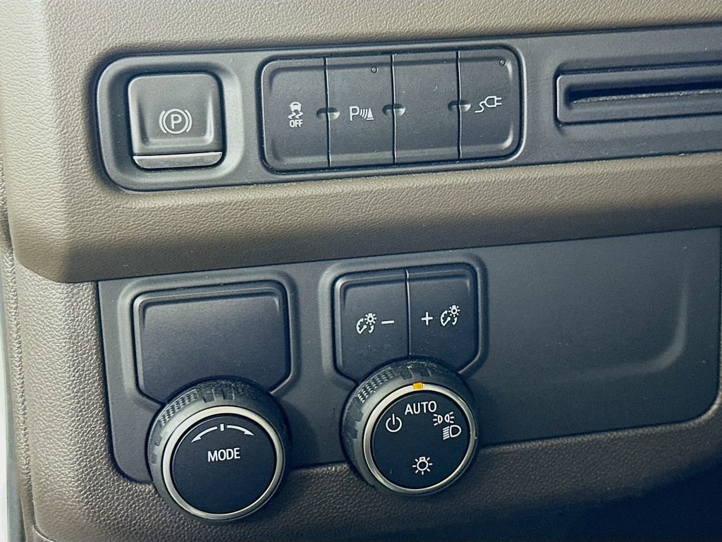 Used 2021 Chevrolet Suburban LT w/ Rear Media and Nav Package RWD image 23