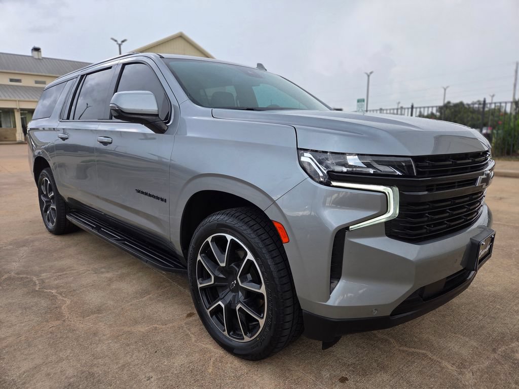 Used 2023 Chevrolet Suburban RST w/ Luxury Package RWD image 3