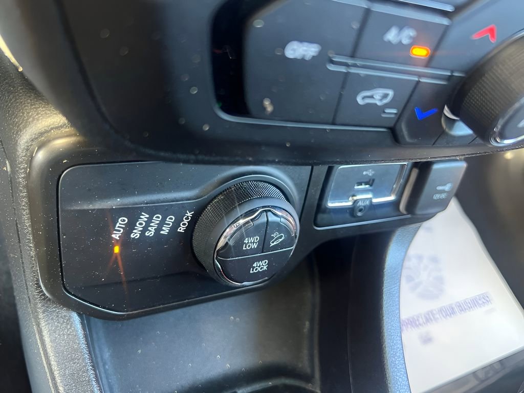 Used 2020 Jeep Renegade Trailhawk w/ Cold Weather Group AWD/4WD image 33