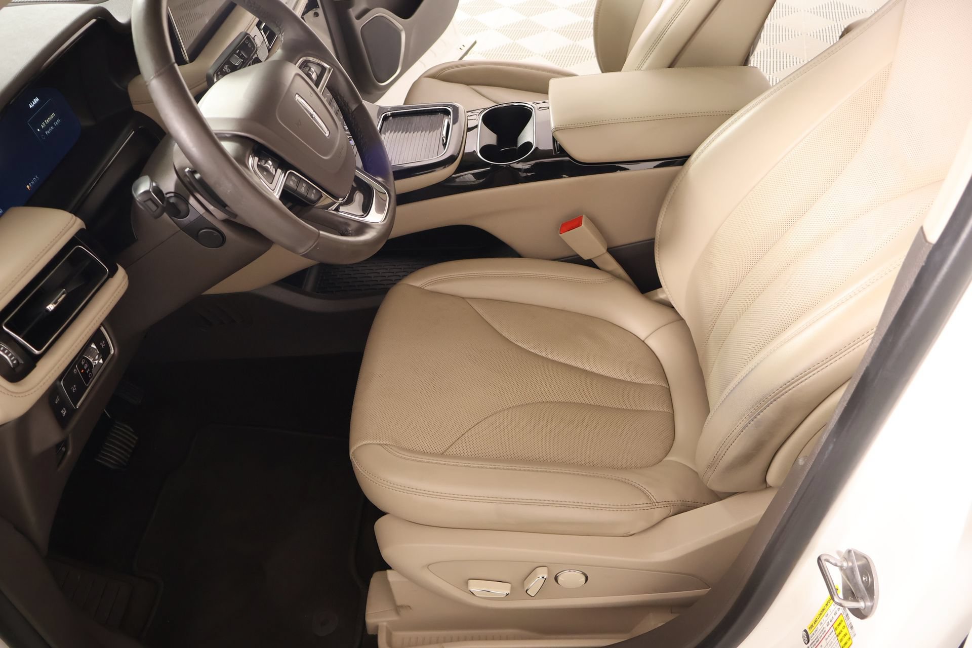 Used 2021 Lincoln Nautilus Reserve AWD/4WD image 11