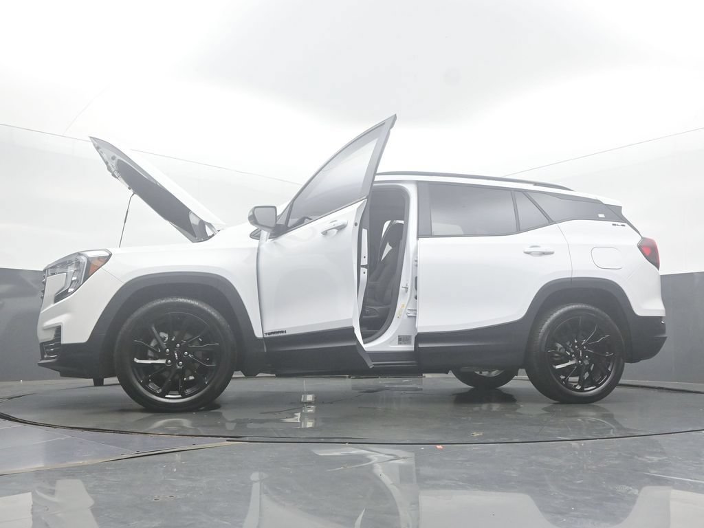 Used 2024 GMC Terrain SLE w/ Driver Convenience Package FWD image 56