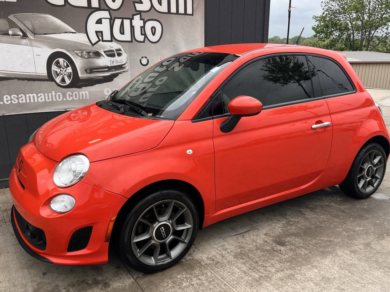 Used 2019 FIAT 500 Pop w/ Popular Equipment Package FWD image 3