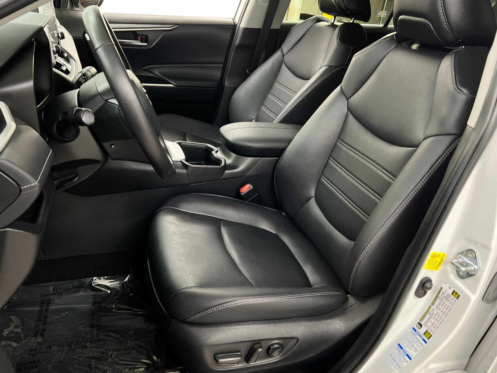 Used 2022 Toyota RAV4 XLE Premium image 4