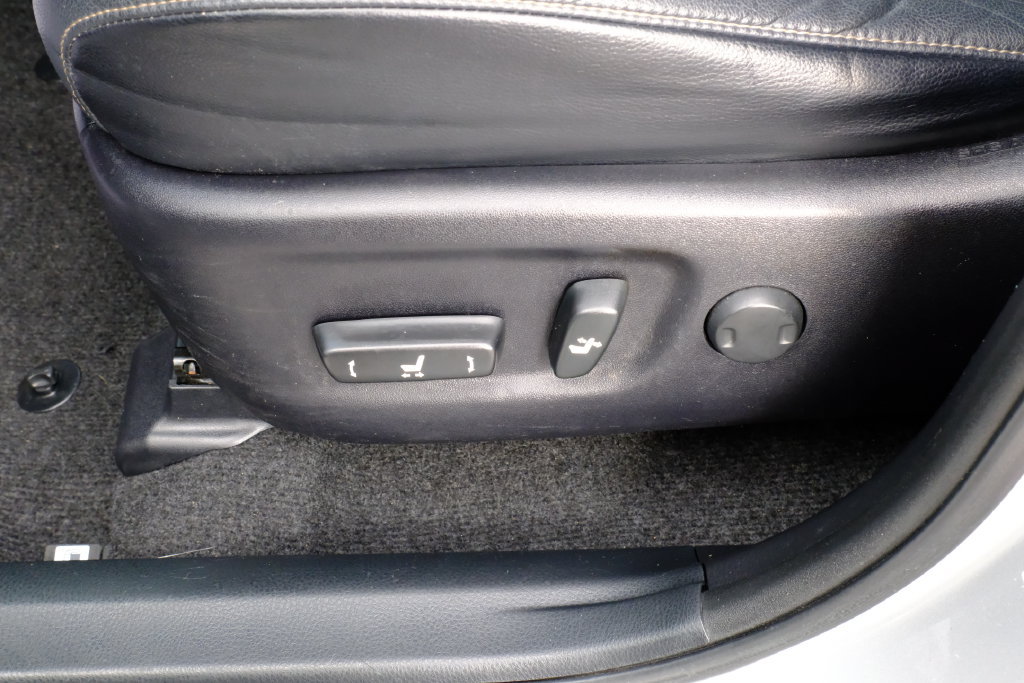 Used 2013 Toyota RAV4 Limited AWD/4WD image 13