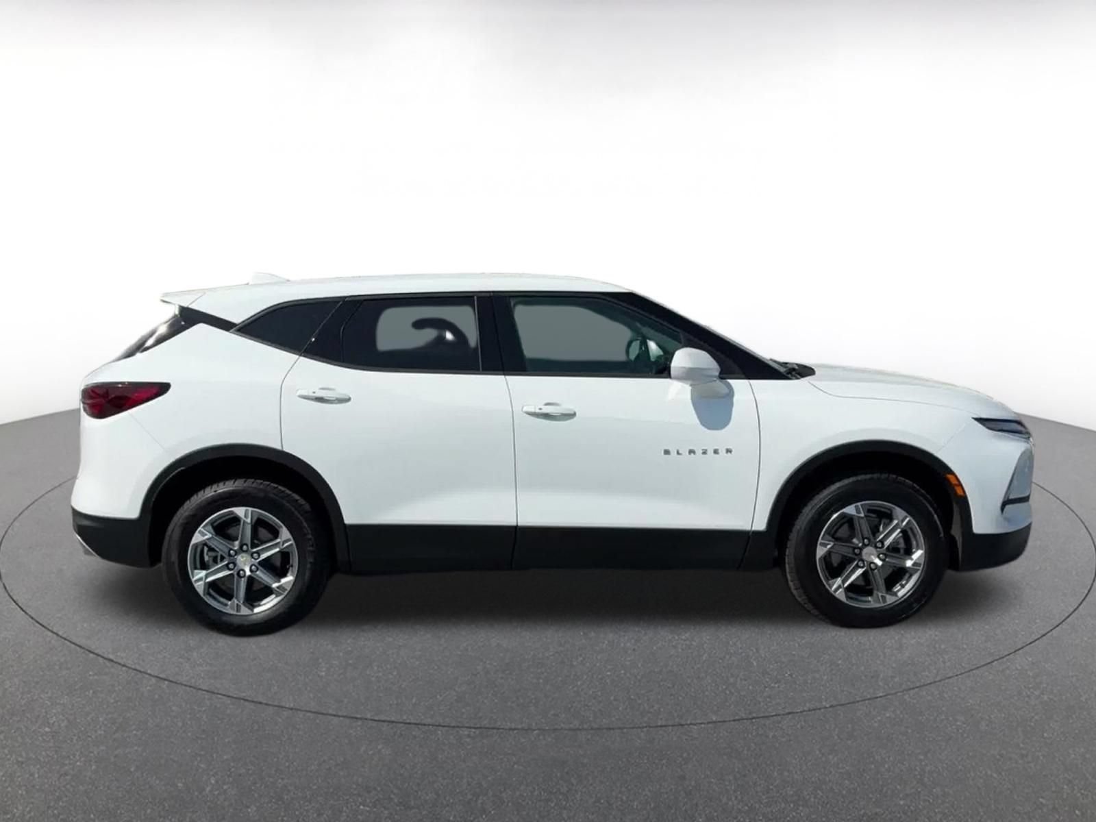 Used 2025 Chevrolet Blazer LT FWD image 13