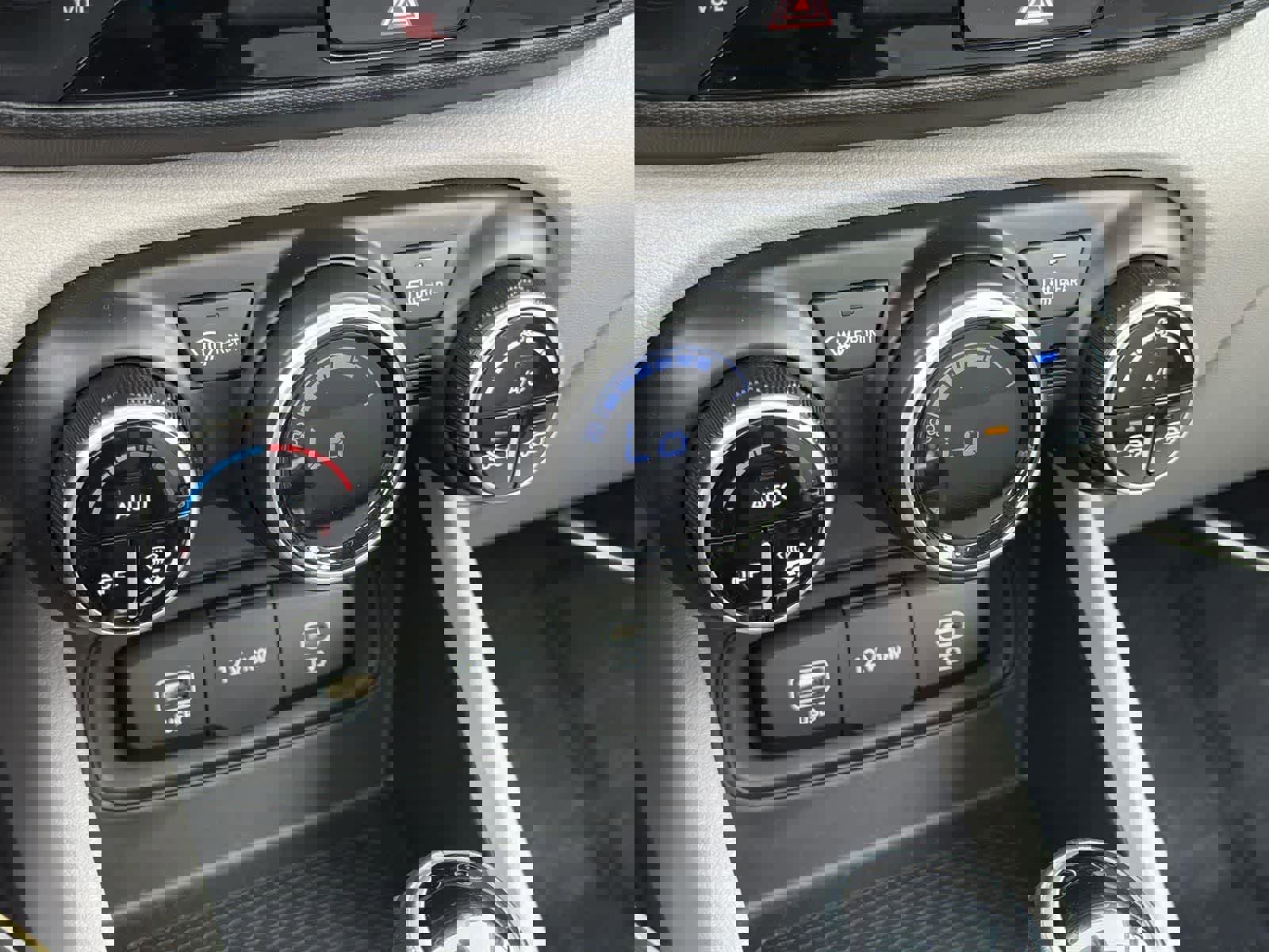 Used 2023 Hyundai Venue SEL w/ Cargo Package image 16