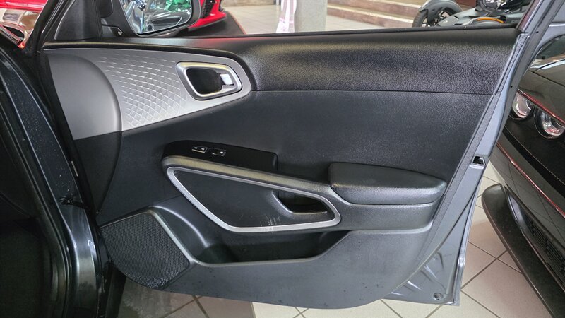 Used 2023 Kia Soul LX w/ LX Technology Package FWD image 26