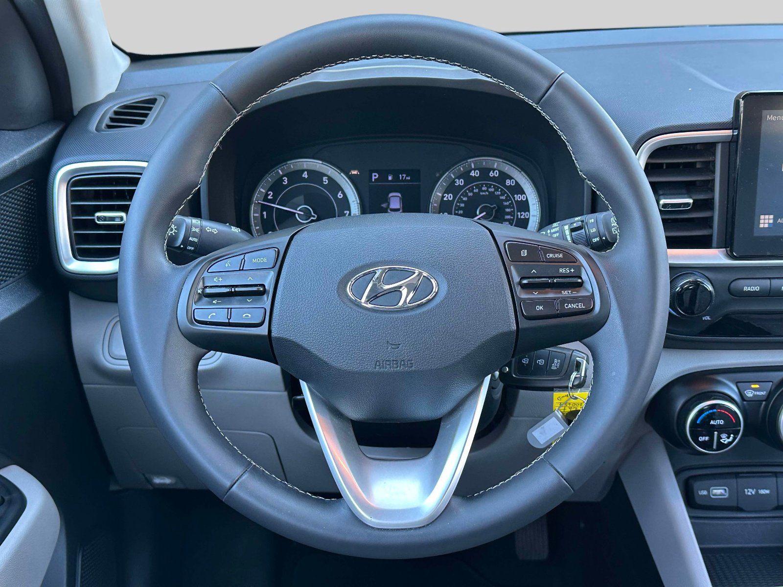 Used 2022 Hyundai Venue SEL w/ Cargo Package image 13