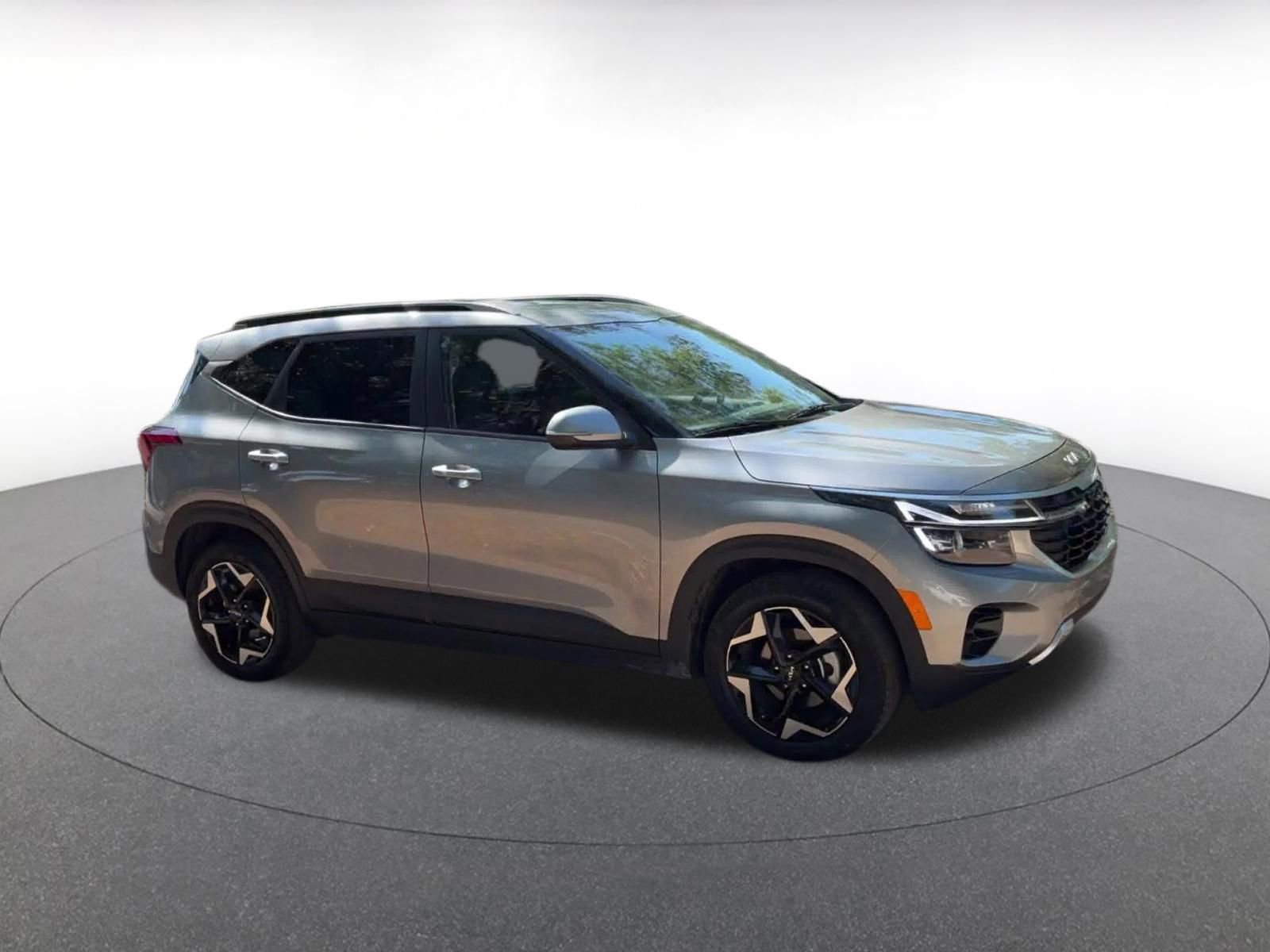 Used 2025 Kia Seltos S image 2