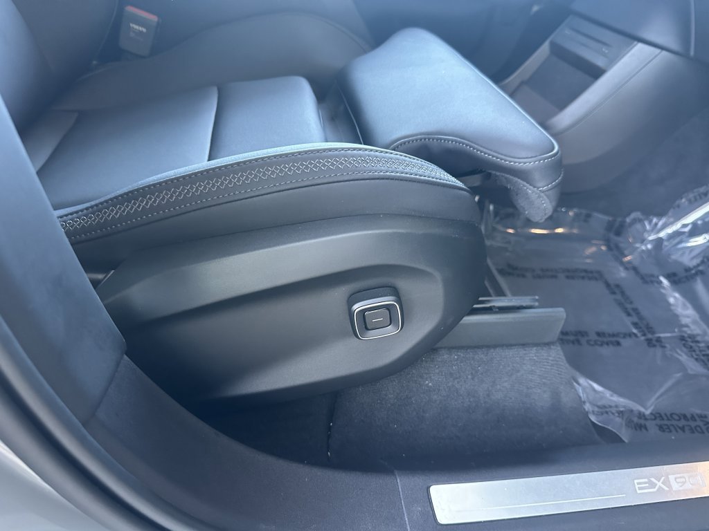 Used 2025 Volvo EX90 Plus AWD/4WD image 38