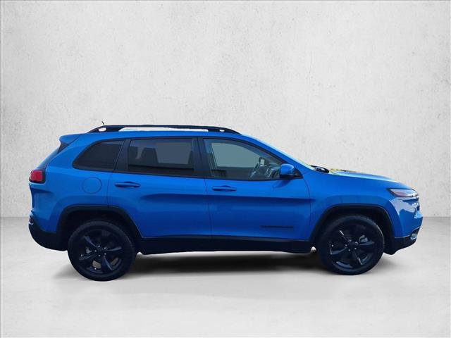 Used 2018 Jeep Cherokee Latitude w/ Altitude Package FWD image 4