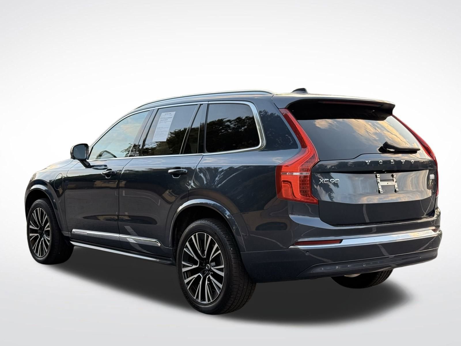 Used 2023 Volvo XC90 T8 Plus image 10