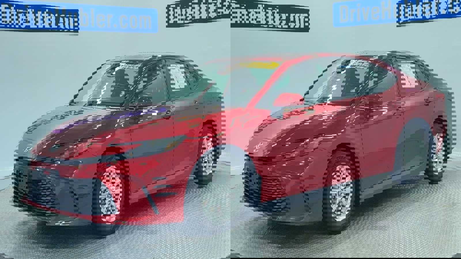 Used 2025 Toyota Camry LE image 4