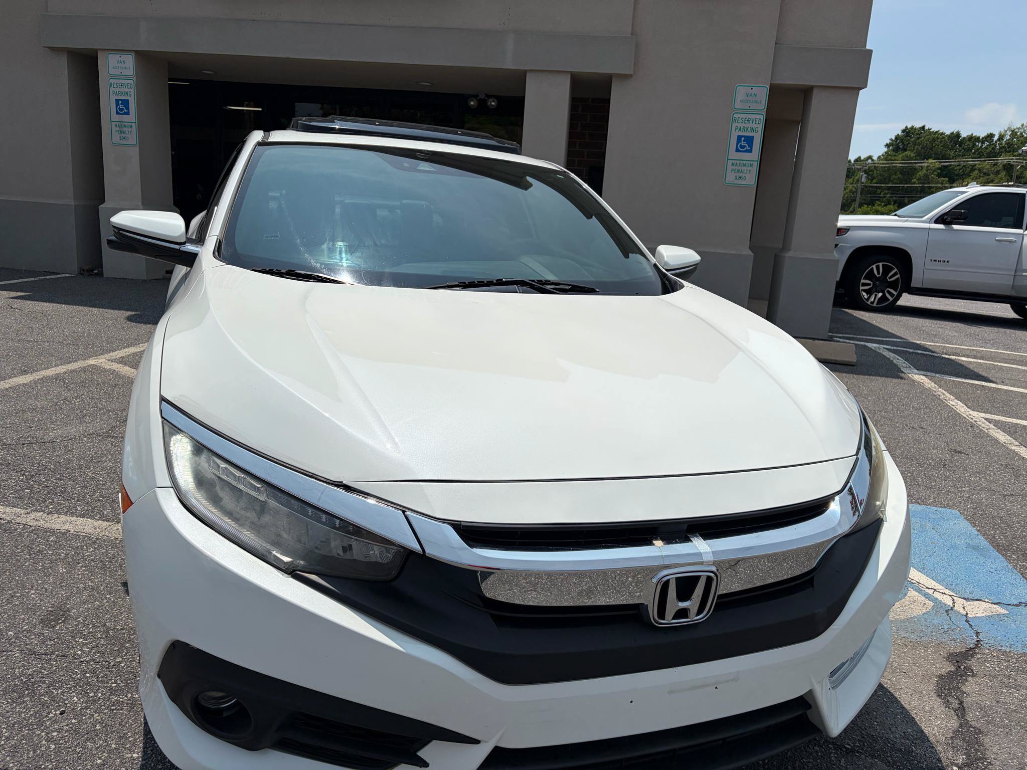Used 2017 Honda Civic Touring image 4