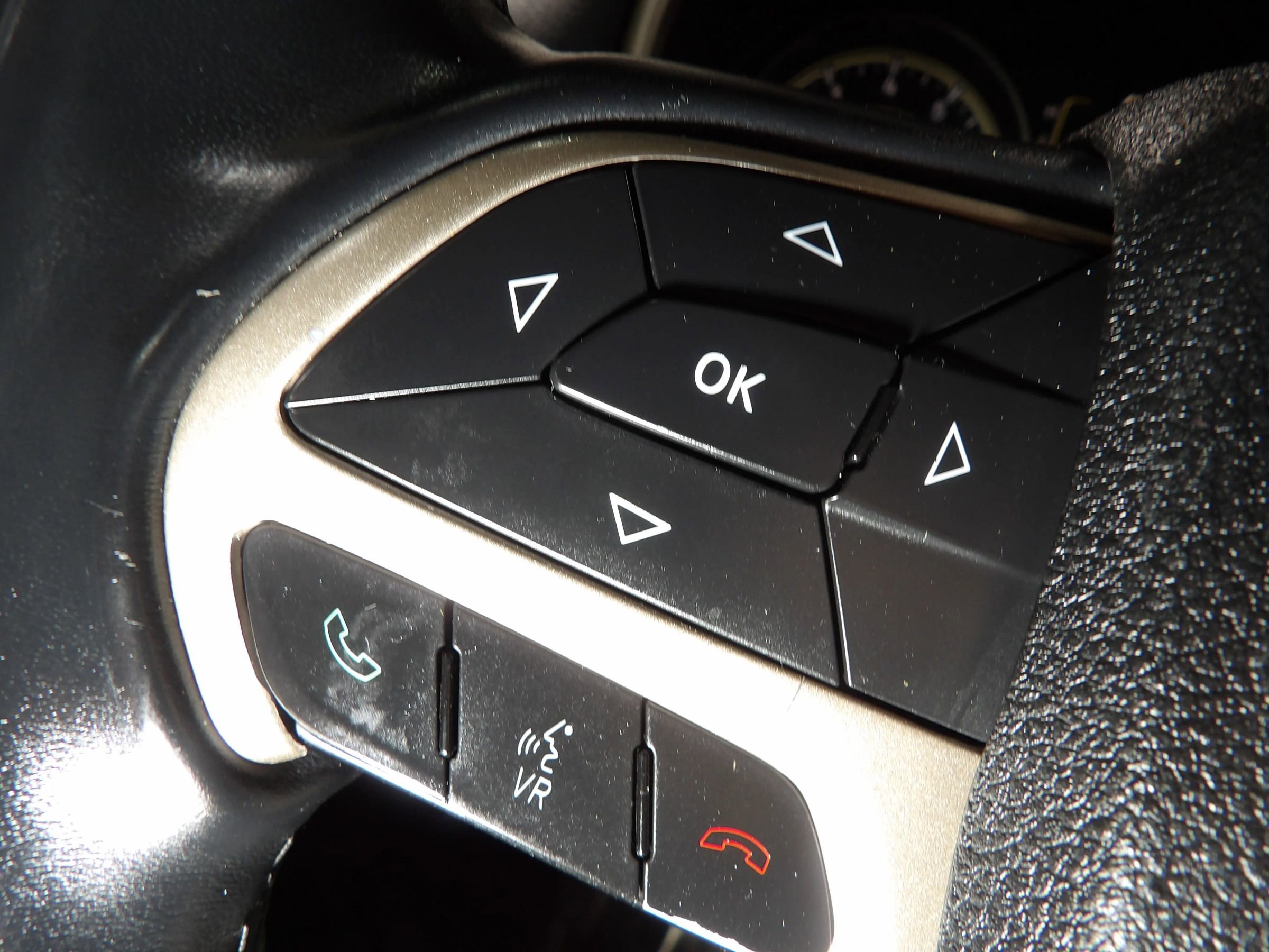 Used 2014 Jeep Cherokee Latitude w/ Comfort/Convenience Group AWD/4WD image 23