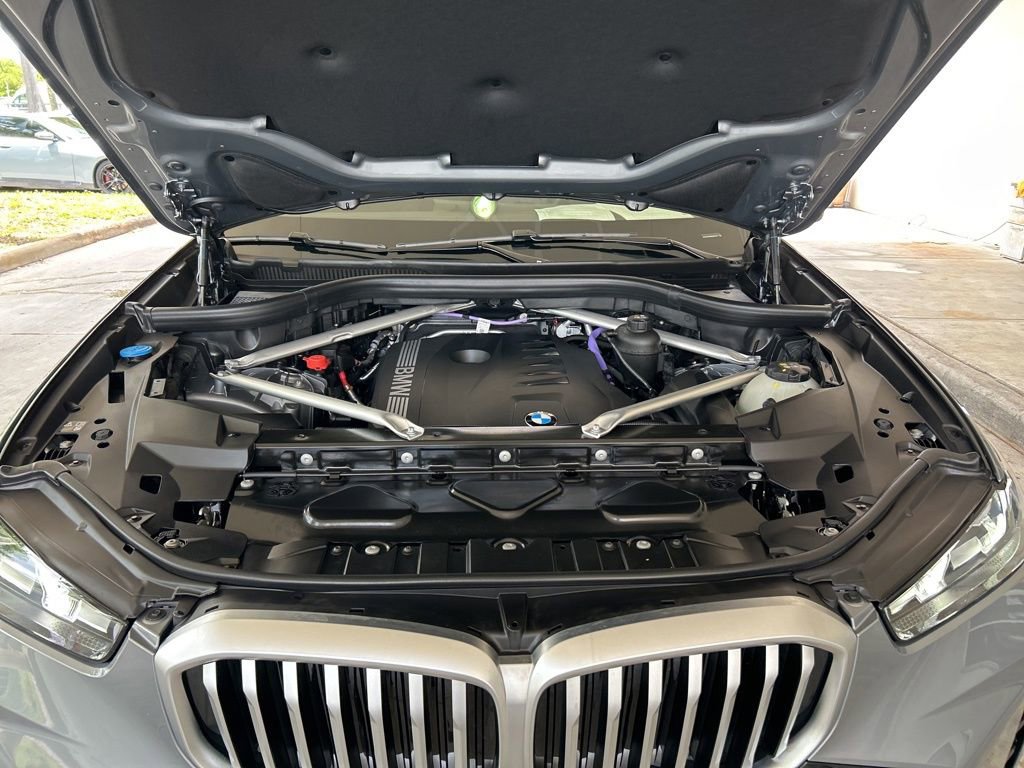 Used 2025 BMW X5 xDrive40i w/ M Sport Package image 10