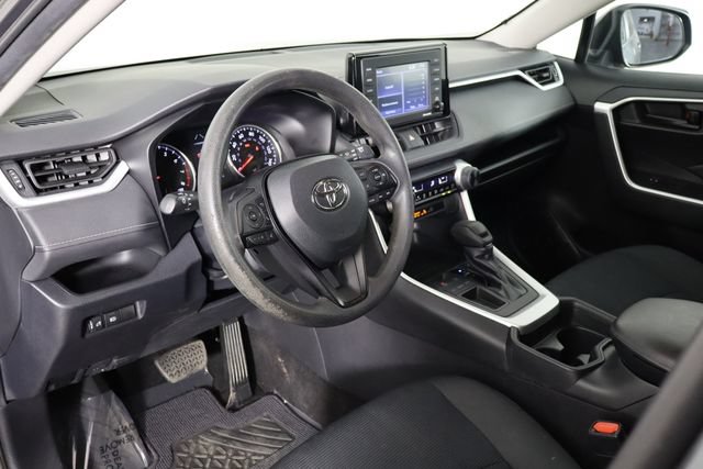 Used 2020 Toyota RAV4 LE FWD image 23