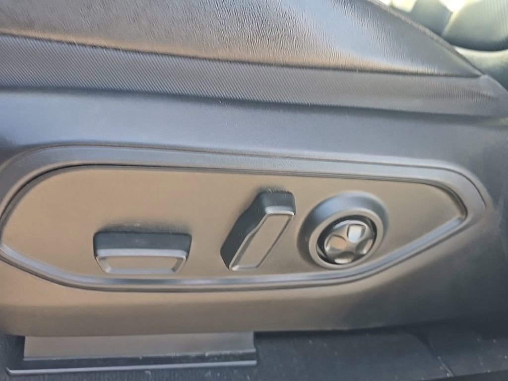 Used 2024 Jeep Grand Cherokee L Limited w/ Luxury Tech Group II AWD/4WD image 17