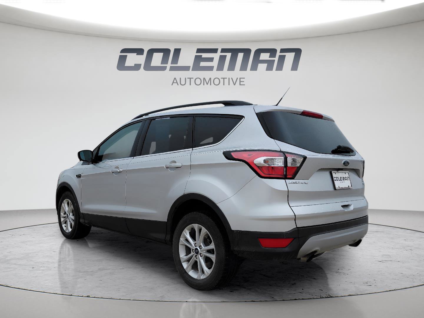 Used 2018 Ford Escape SE w/ Ford Safe & Smart Package image 3