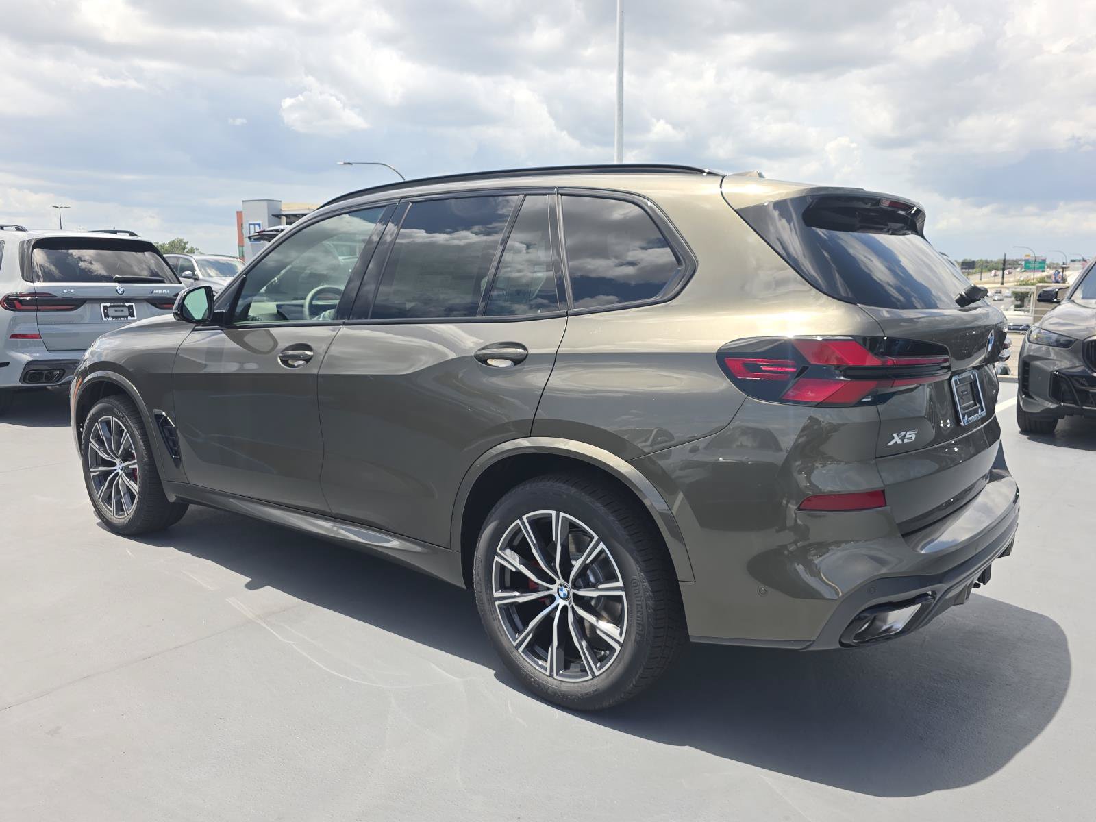 New 2026 BMW X5 xDrive40i w/ Executive Package AWD/4WD image 5
