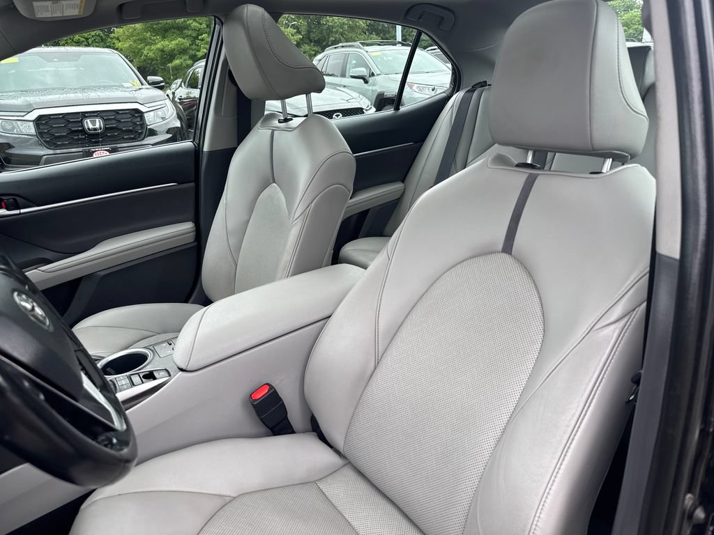 Used 2022 Toyota Camry XLE AWD/4WD image 14